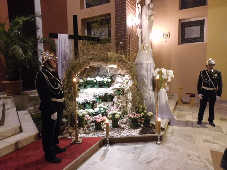 Groby Pańskie w kościołach Diecezji Sandomierskiej