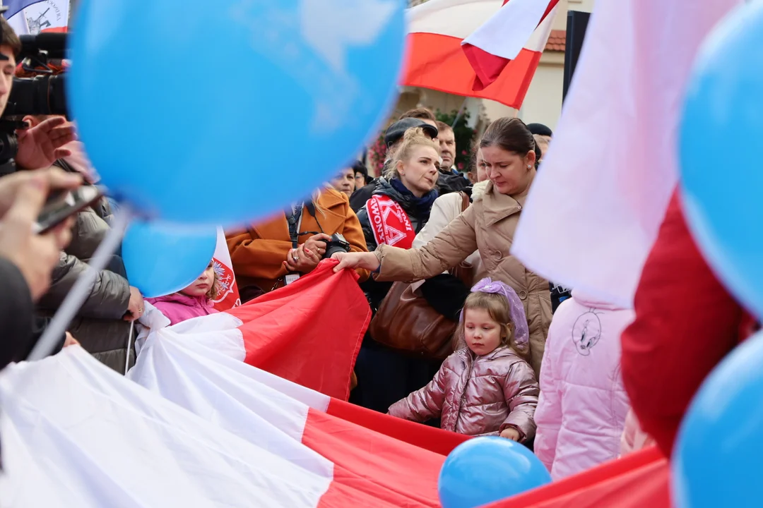 Biało- czerwona chusta dla dzieci