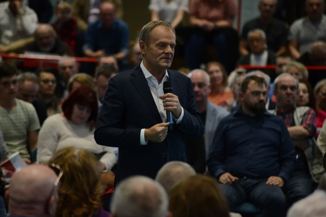 Donald Tusk w Tarnobrzegu. Tłumy mieszkańców na spotkaniu