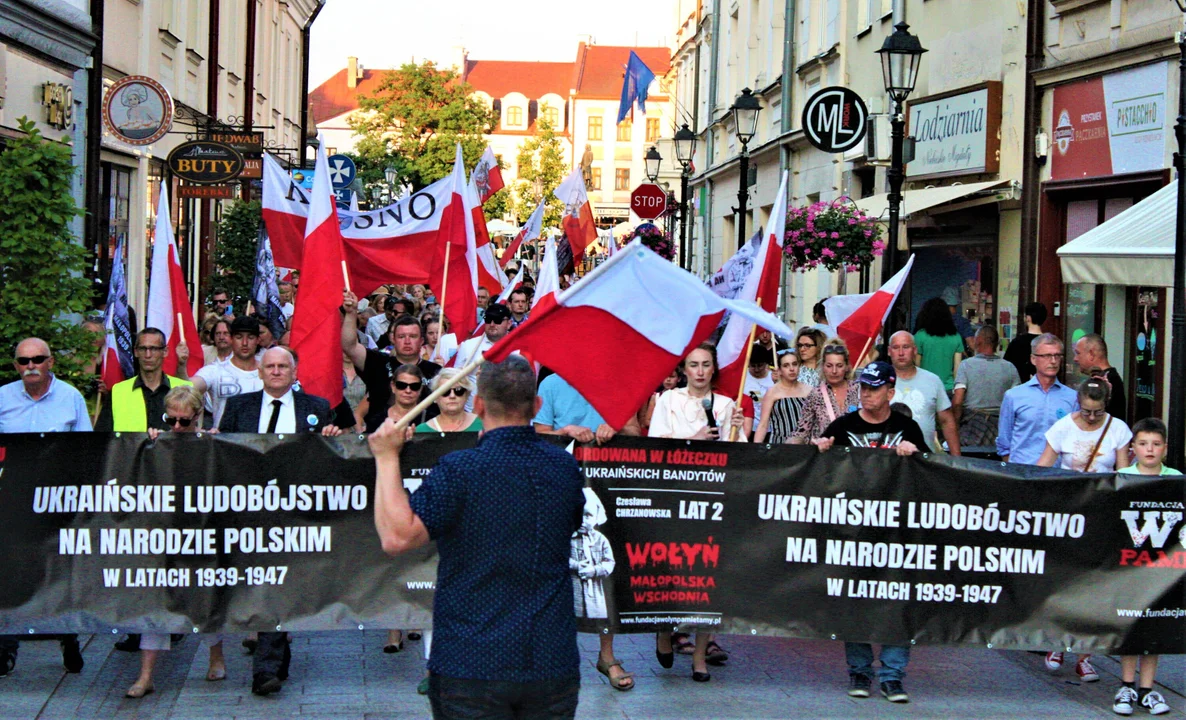 Rzeszowski Marsz Pamięci Ofiar Rzezi Wołyńskiej. "Pamiętamy!" [ZDJĘCIA] - Zdjęcie główne