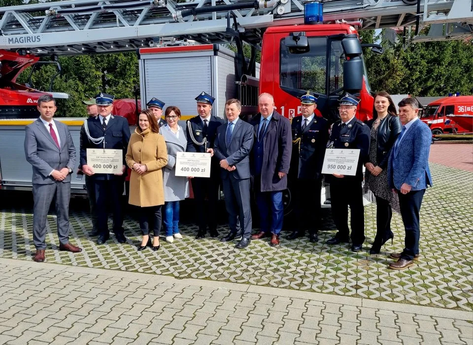 Nowe wozy dla OSP z powiatu sanockiego