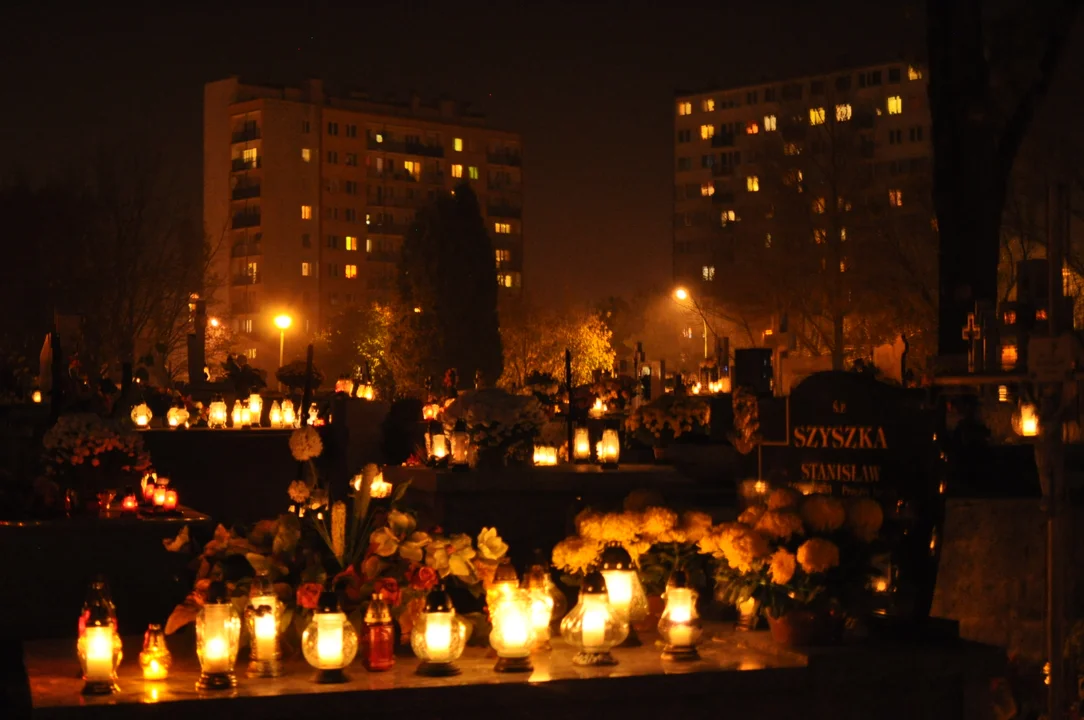 Wszystkich Świętych na archiwalnych zdjęciach