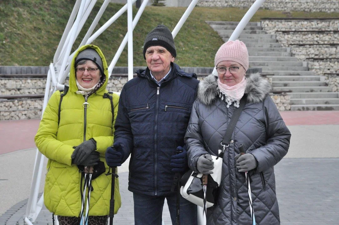 Marsz nordic walking z okazji Dnia Kobiet przeszedł ulicami Kolbuszowej