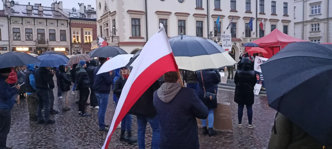 Protest przeciwko inflacji i drożyźnie na Rynku w Rzeszowie - 05.11.2022