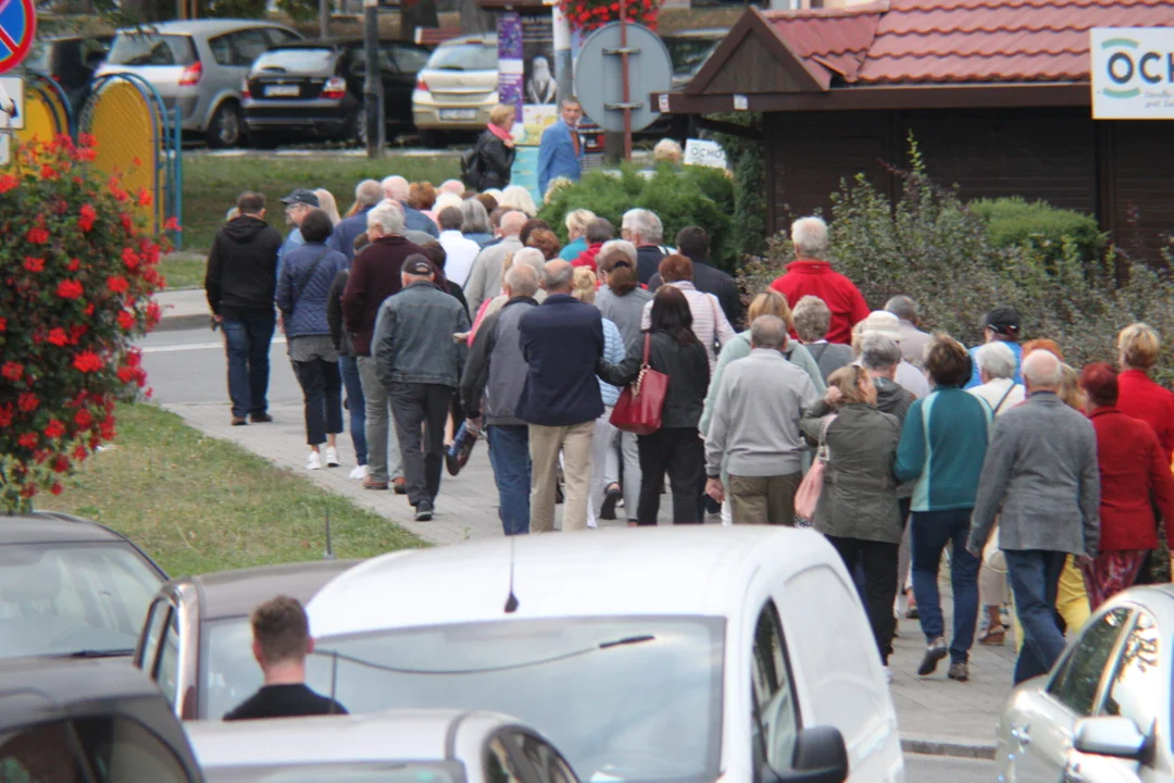 Korowód seniorów i potańcówka miejska w Parku Jedności Polonii z Macierzą