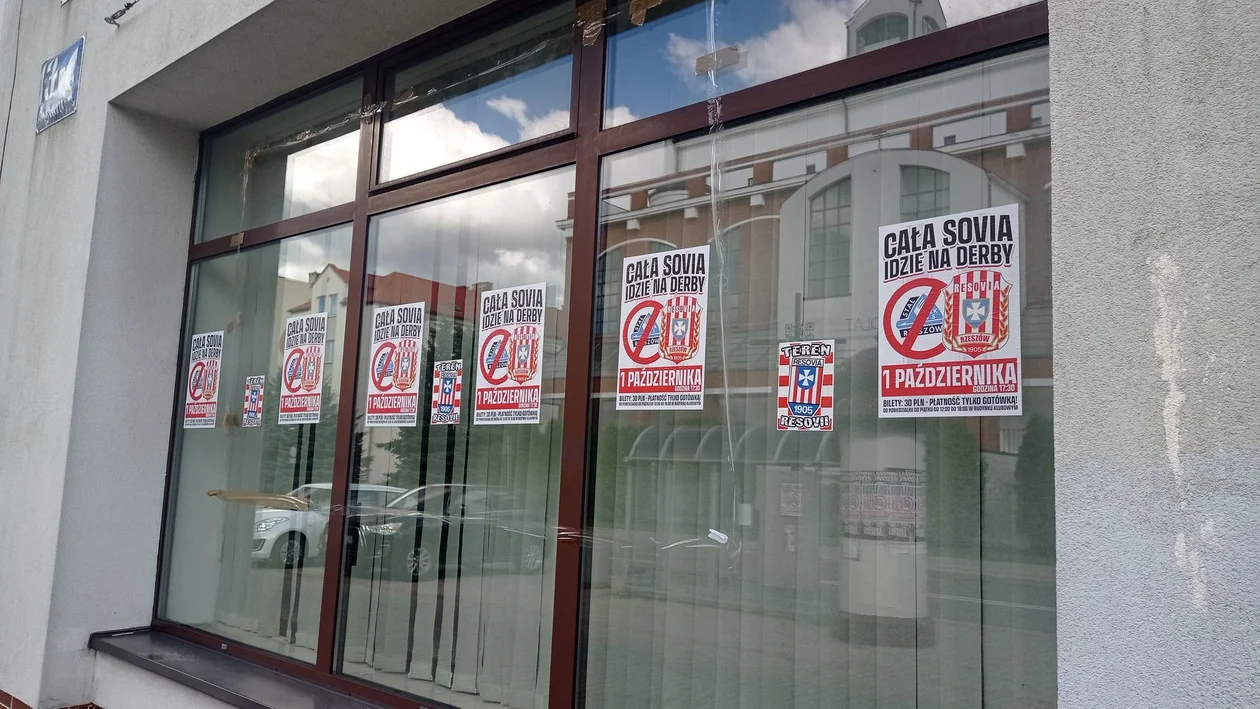 Kibice Stali i Resovii mobilizują się na derby. Mnóstwo plakatów i opraw na ulicach miasta [ZDJĘCIA]