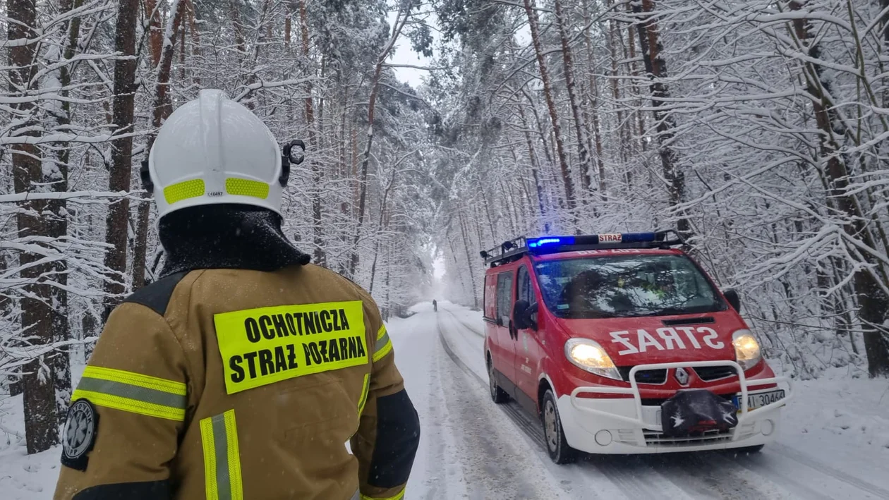 Śnieżyca przeszła nad powiatem mieleckim. Wiemy, ile razy interweniowali strażacy! - Zdjęcie główne