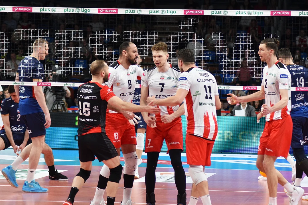 Pierwszy półfinałowy mecz siatkarskiej PlusLigi: Asseco Resovia Rzeszów - Grupa Azoty ZAKSA Kędzierzyn-Koźle (2:3)