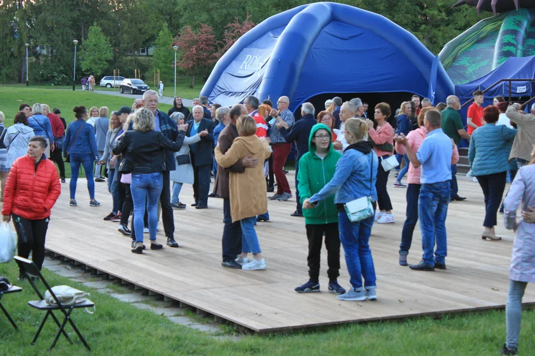 Wracają miejskie potańcówki! 27 maja pierwsza impreza. Tak było w tamtym roku [ZDJĘCIA] - Zdjęcie główne