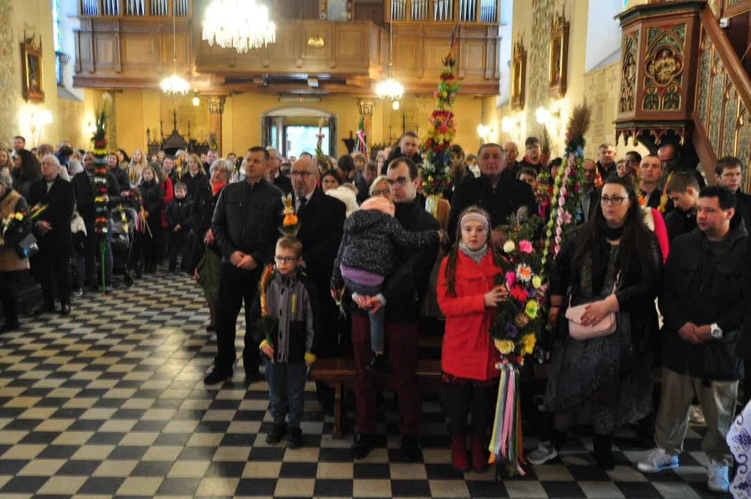 Parafianie w Przecławiu świętowali z pięknymi palmami własnego wykonania