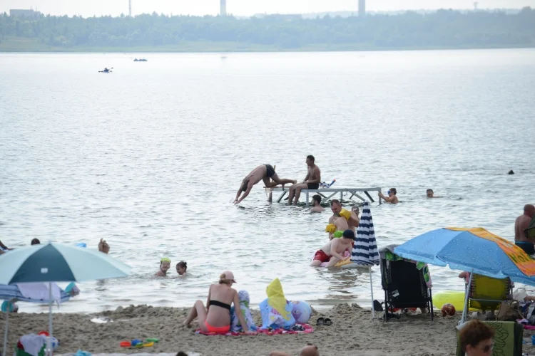 Jezioro Tarnobrzeskie w niedzielne południe