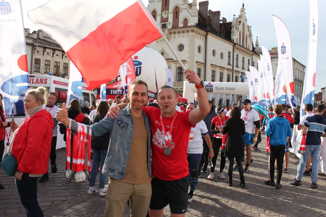 10. PKO Bieg Niepodległości. Szczęśliwi biegacze na mecie