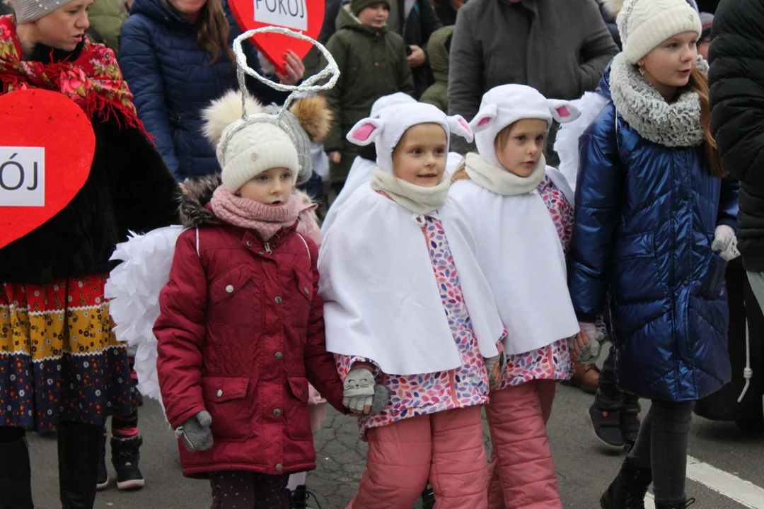 Orszak Trzech Króli w Rzeszowie. Kolęda pokoju z Zalesia do Katedry Rzeszowskiej