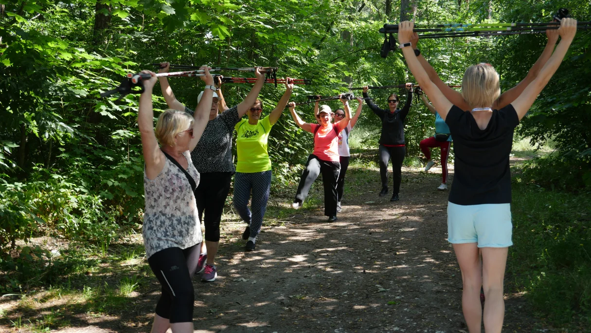 Mielec. "Chodzę bo chcę". Treningi nordic walking z instruktorem dla wszystkich [ZDJĘCIA] - Zdjęcie główne