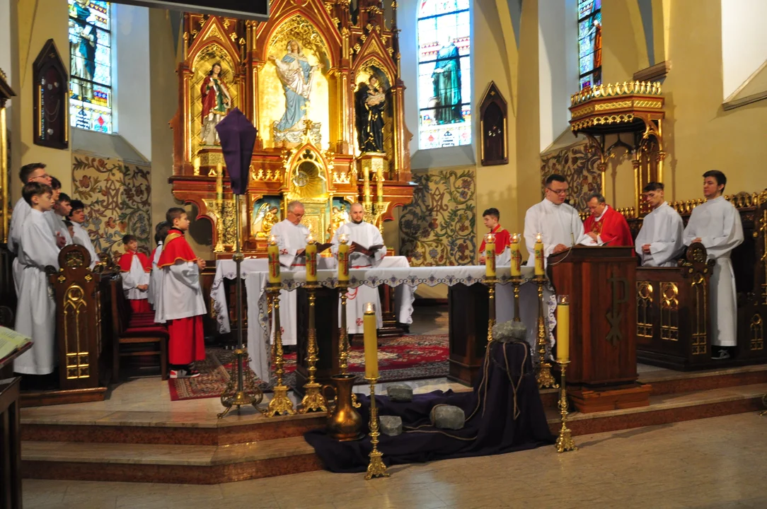 Parafianie w Przecławiu świętowali z pięknymi palmami własnego wykonania