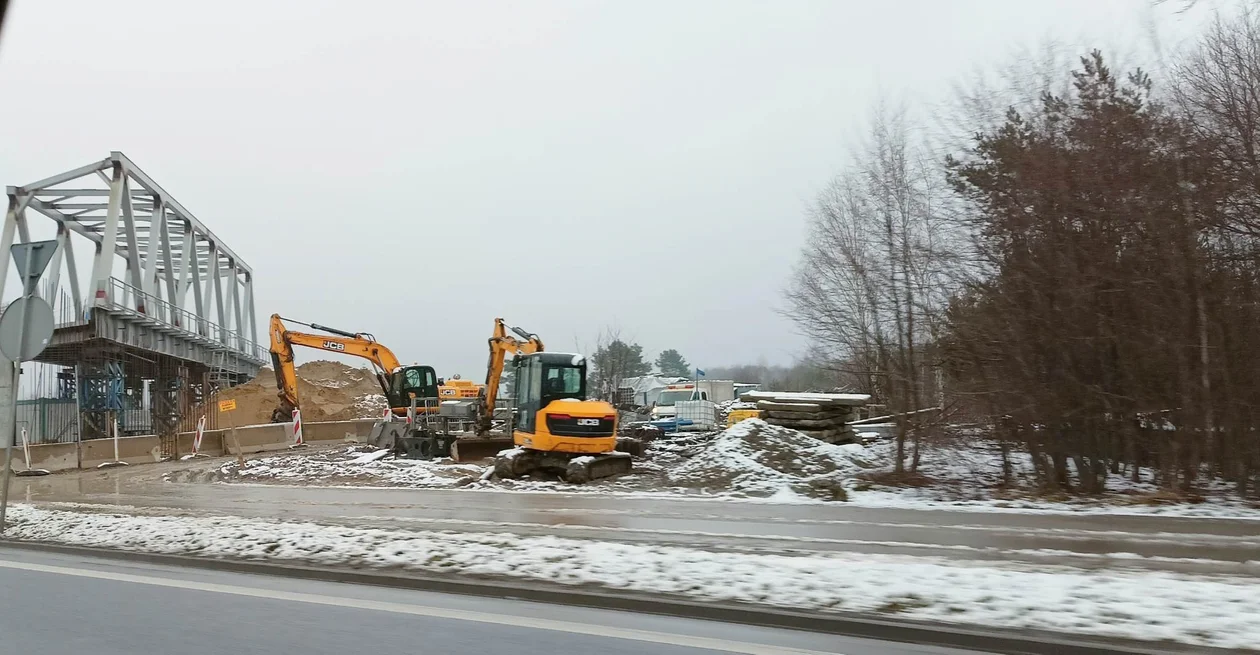 Z Rzeszowa do Jasionki koleją. Powstaje wiadukt nad drogą krajową nr 9 w Rudnej Małej