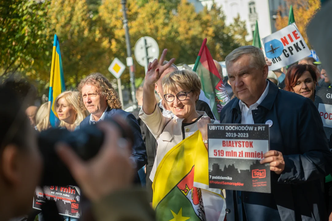 Konrad Fijołek na proteście samorządowców w Warszawie