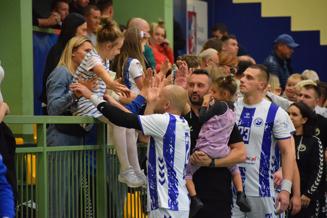 Handball Stal Mielec wygrywa ciężkie spotkanie [ZDJĘCIA, VIDEO] - Zdjęcie główne