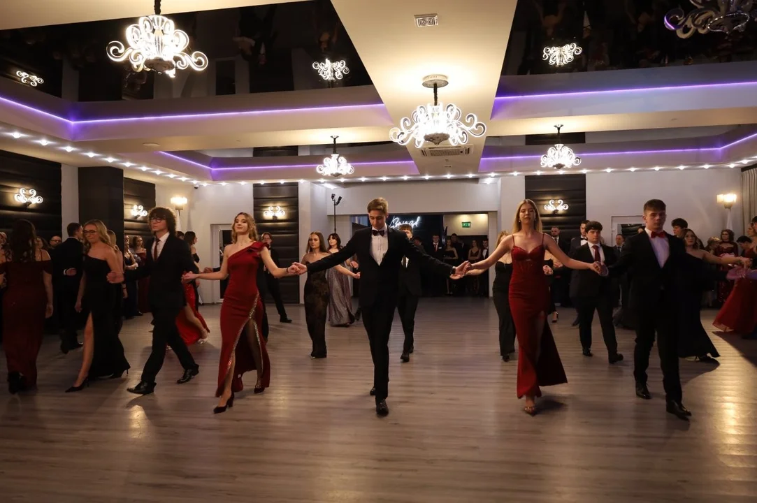 Studniówka kolbuszowskiego liceum 2026 - polonez