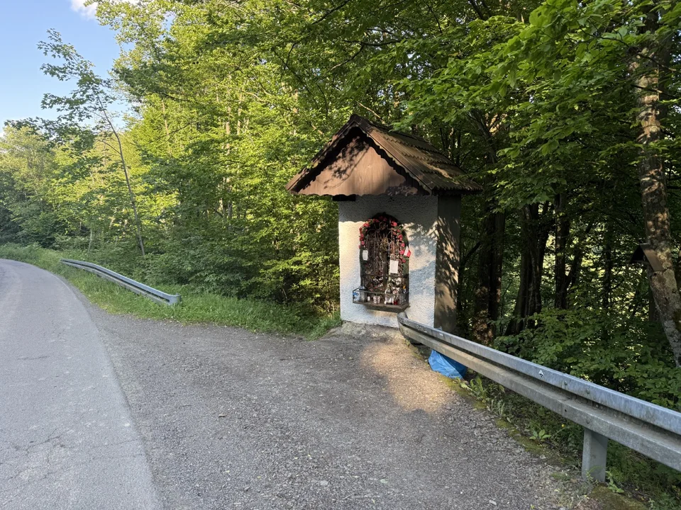 Ta kapliczka w Bieszczadach od lat budzi zainteresowanie