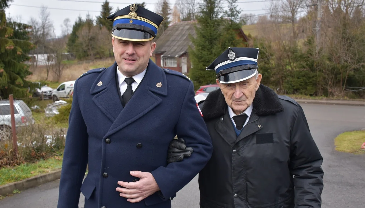 Historyczny moment dla bieszczadzkiej jednostki OSP. W Czarnej przekazano uroczyście do użytku nowy samochód ratowniczo-gaśniczy [ZDJĘCIA] - Zdjęcie główne