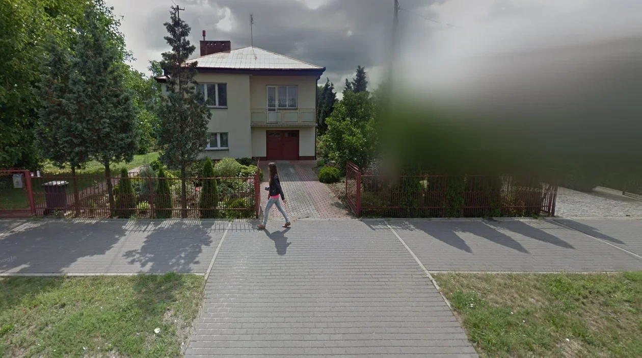 Mieszkańcy Mielca na zakupach, spacerze, w pracy i drodze ze szkoły uchwyceni przez kamery Google Street View