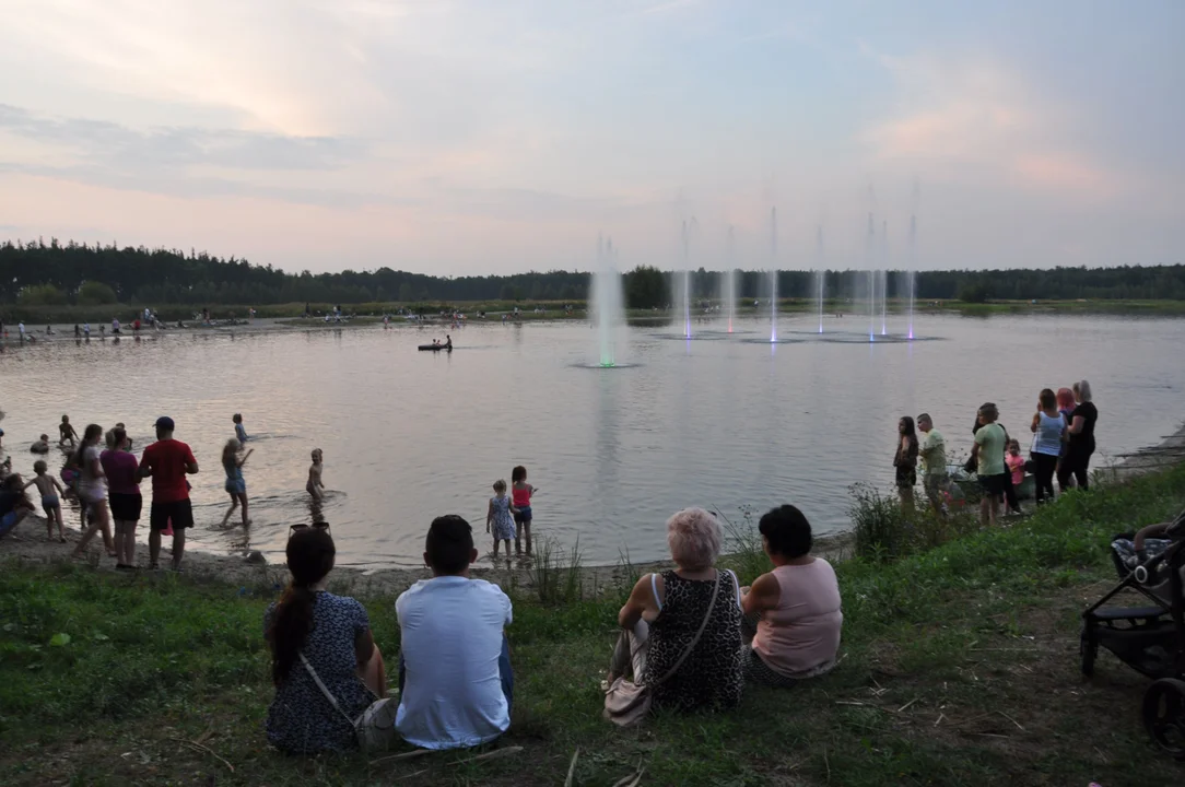 Pokazy fontann na Stawach Cyranowskich w 2019 roku