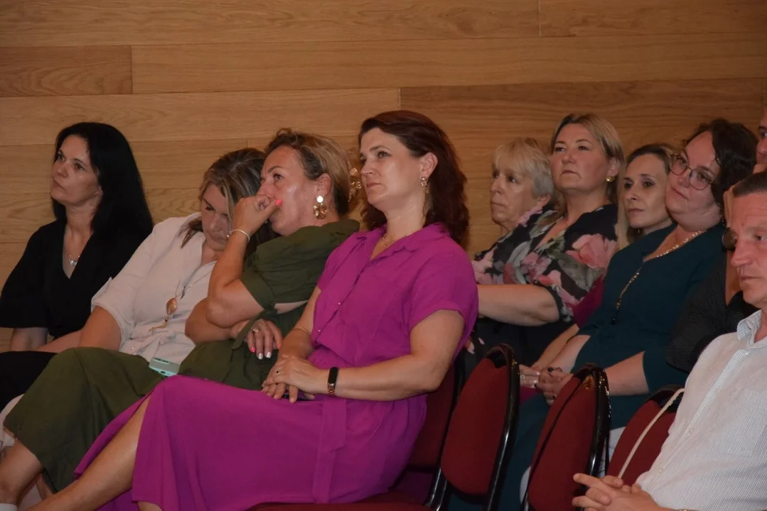 Uczniowie klas ósmych ze SP nr 2 w Kolbuszowej żegnają swoją szkołę