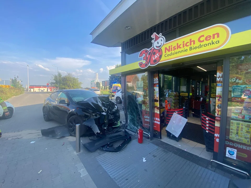 Teslą do Biedronki