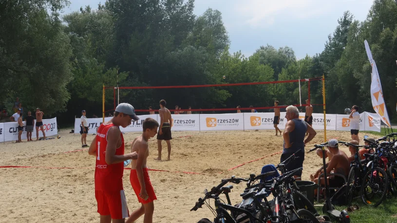 Turniej siatkówki plażowej na rzeszowskiej Żwirowni