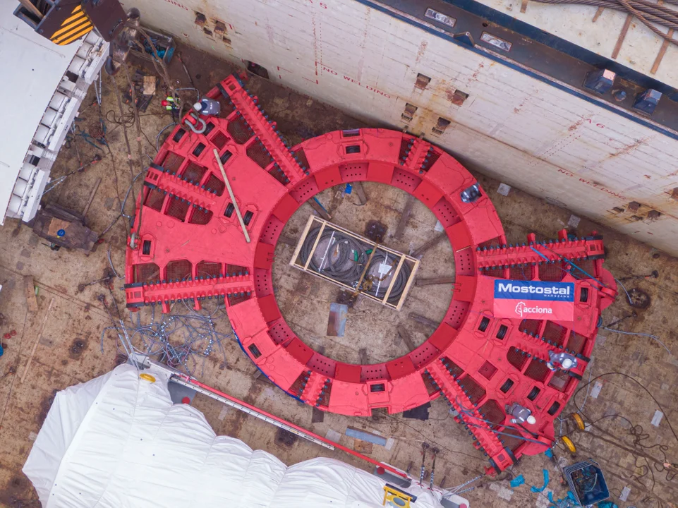 Gigantyczna maszyna TBM Tunnel Boring Machine