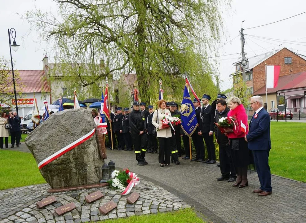 „Witaj Maj, 3 Maj”. Uroczyste obchody 232. rocznicy uchwalenia Konstytucji w Przecławiu [ZDJĘCIA] - Zdjęcie główne