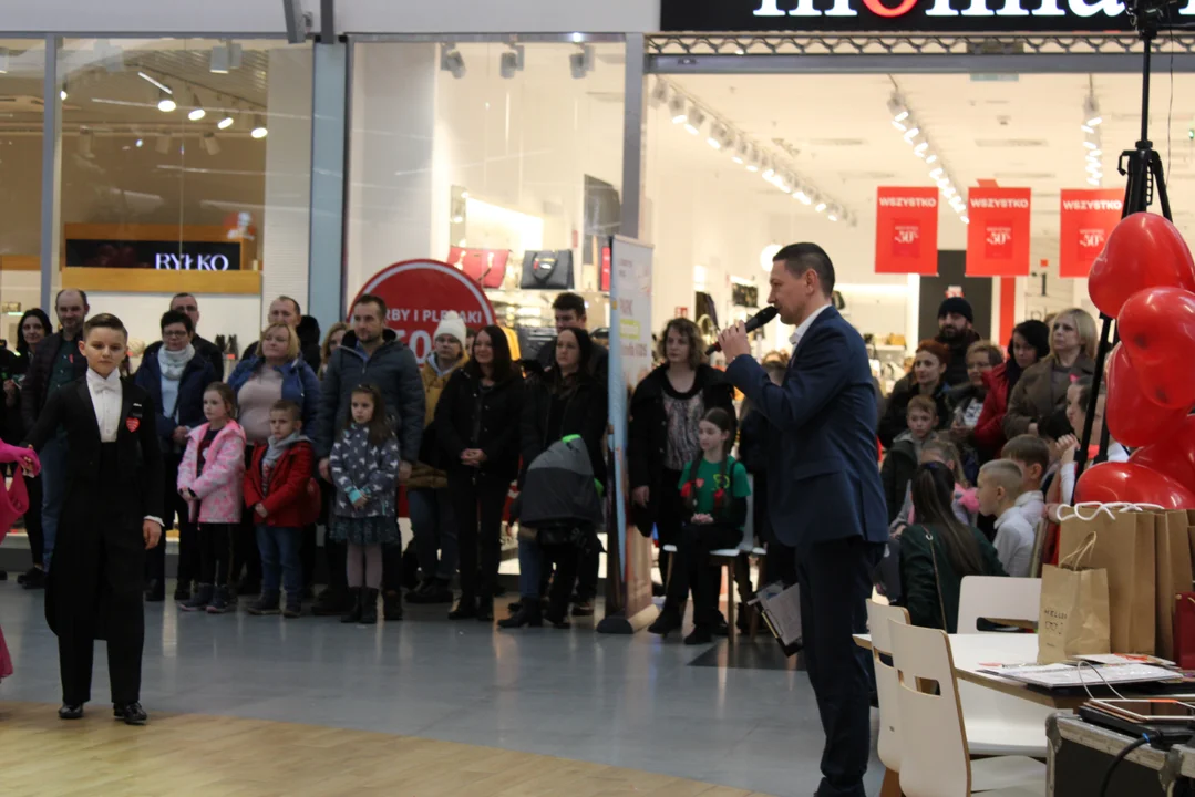 Występ tancerzy Centrum Tańca Gala podczas grania WOŚP