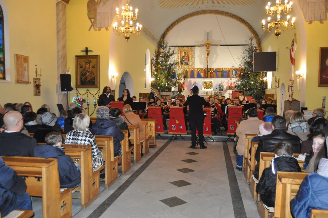 Koncert kolęd Orkiestry Dętej Dobrynin w kościele w Dobryninie