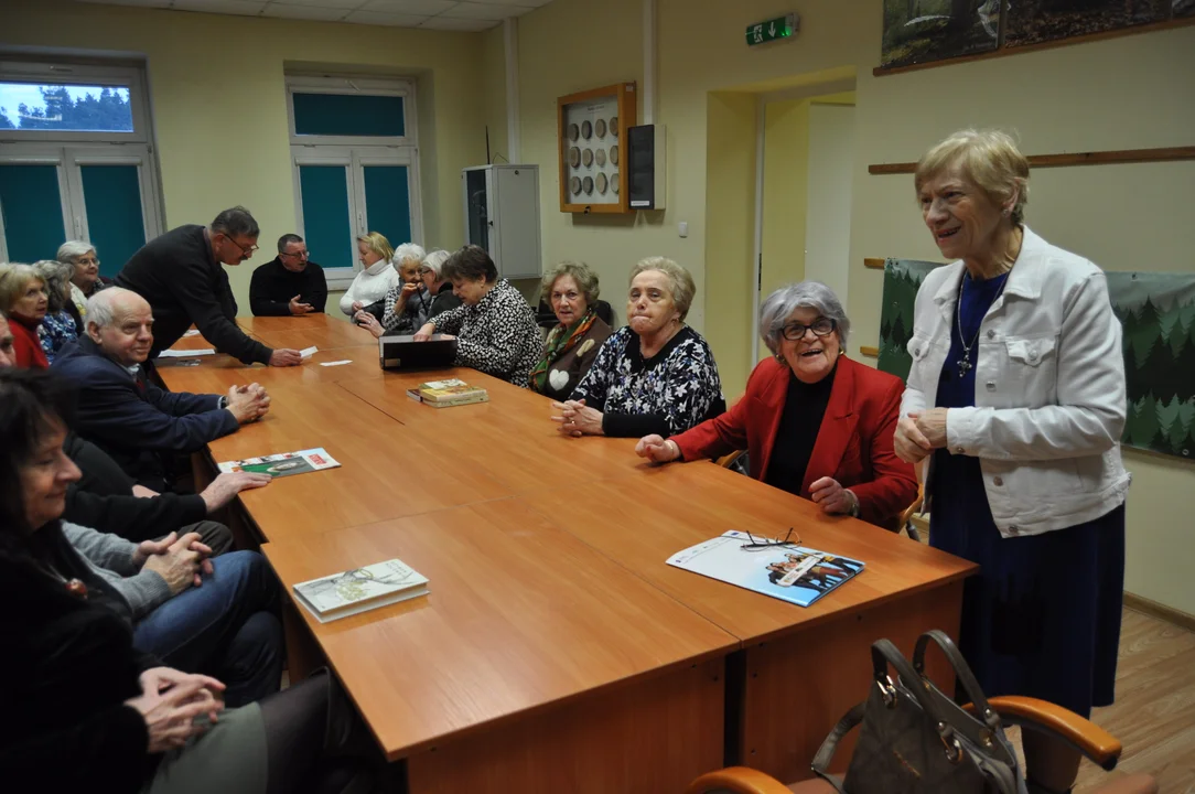 Owocne i pełne ważnych informacji spotkanie  ratowników medycznych z członkami Klubu Seniora ,,Natura"w Mielcu