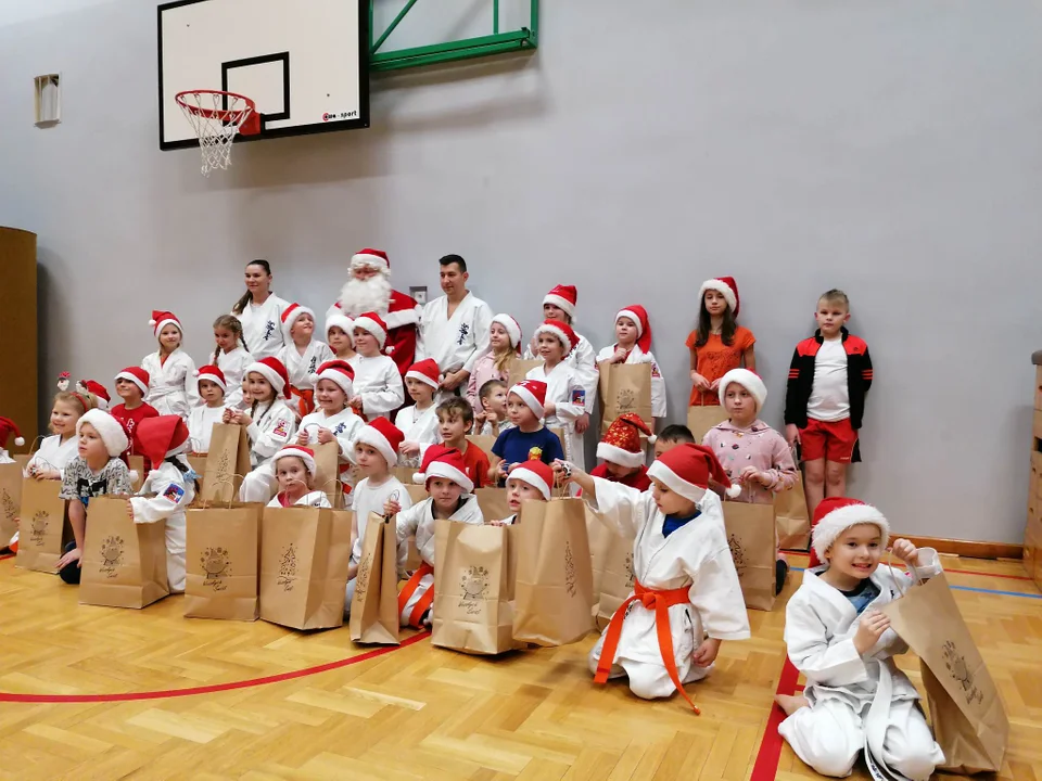 Mikołajkowy trening w Mieleckim Klubie Kyokushin Karate [ZDJĘCIA, VIDEO] - Zdjęcie główne