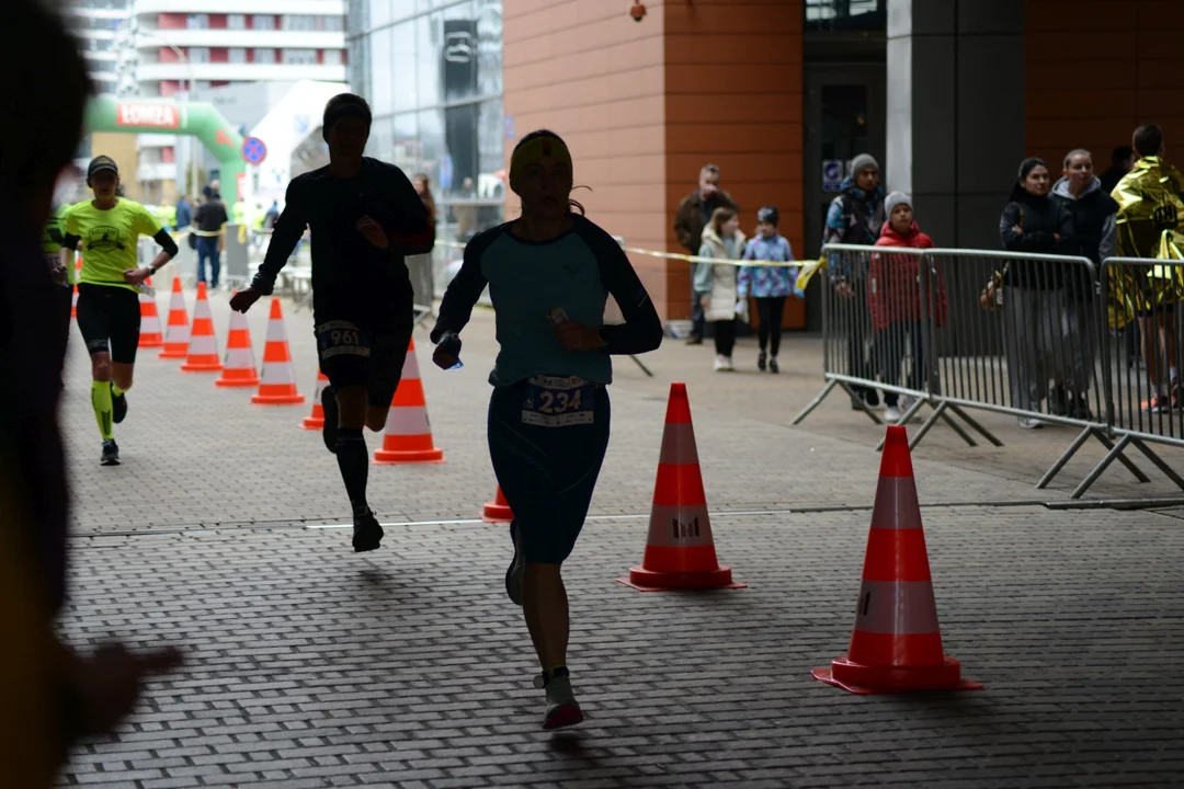 16. PKO Półmaraton Rzeszowski oraz 8. PKO Sztafeta Półmaratońska w Rzeszowie - dużo zdjęć z trasy i mety