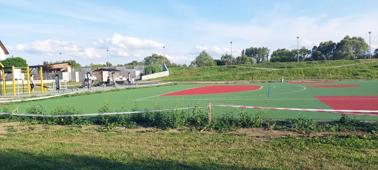 Postępy w budowie boiska na bulwarach