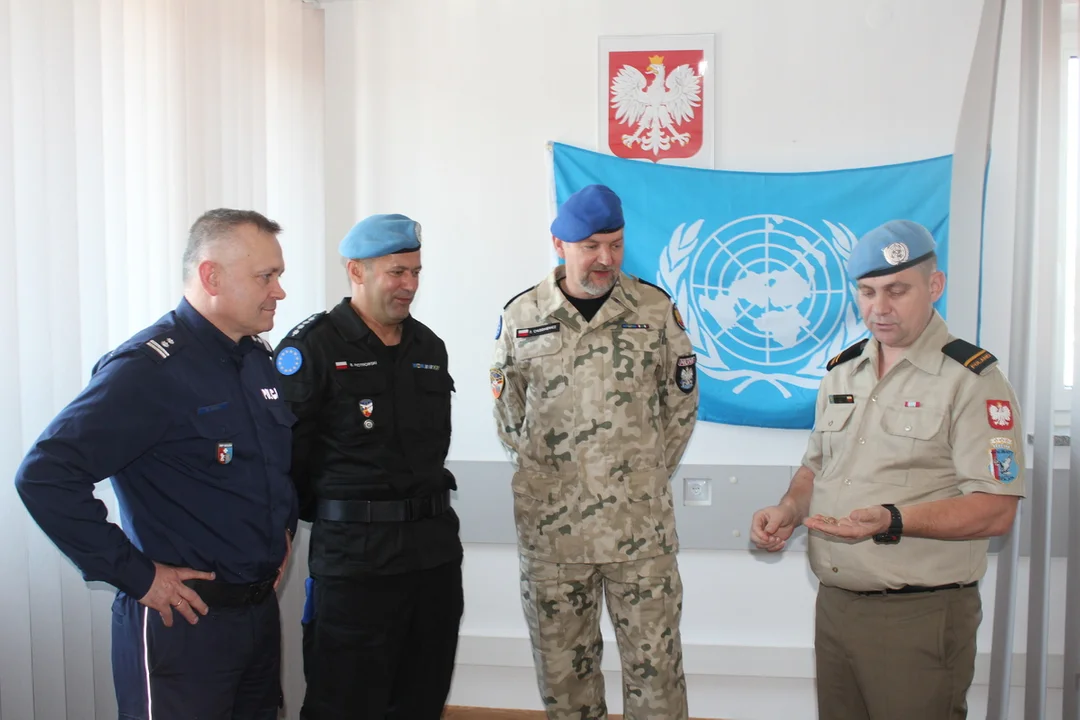 Spotkanie brzozowskiej policji z bohaterami misji zagranicznych