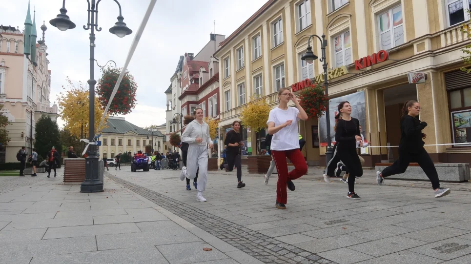 Biegi młodzieżowe 2022 w Rzeszowie. Mnóstwo uczestników [ZDJĘCIA, WIDEO]