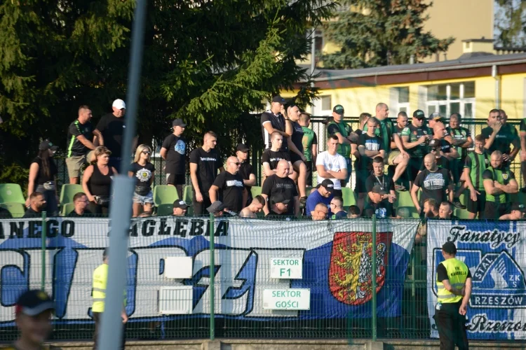 Kibice na meczu Siarka Tarnobrzeg - Karpaty Krosno