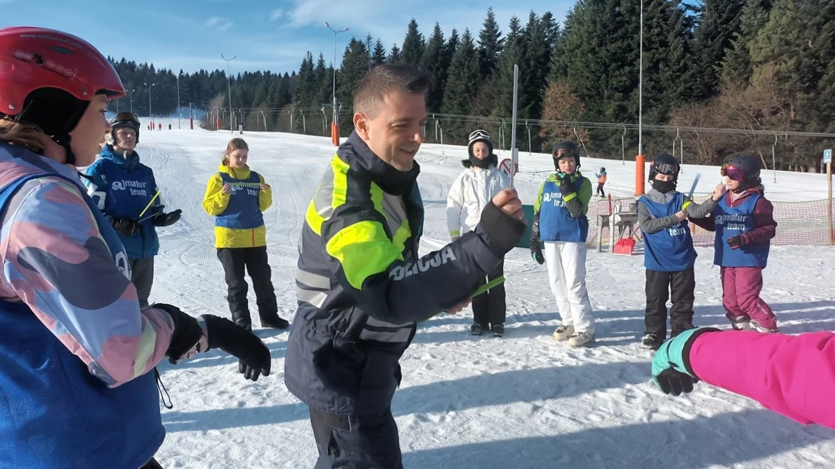 „Bezpieczne Ferie” na bieszczadzkich stokach. Policjanci spotkali się z narciarzami w Weremieniu [ZDJĘCIA] - Zdjęcie główne