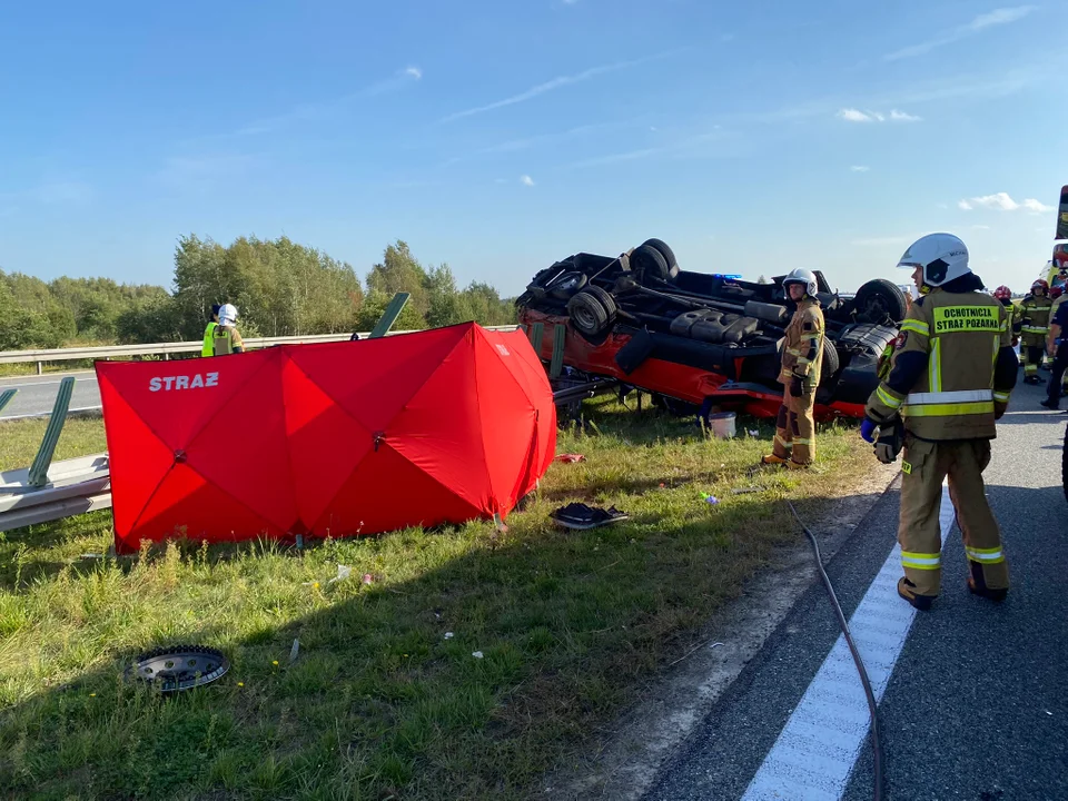 Dwie osoby nie żyją! Piętnaście rannych - wypadek na A4 koło Rzeszowa