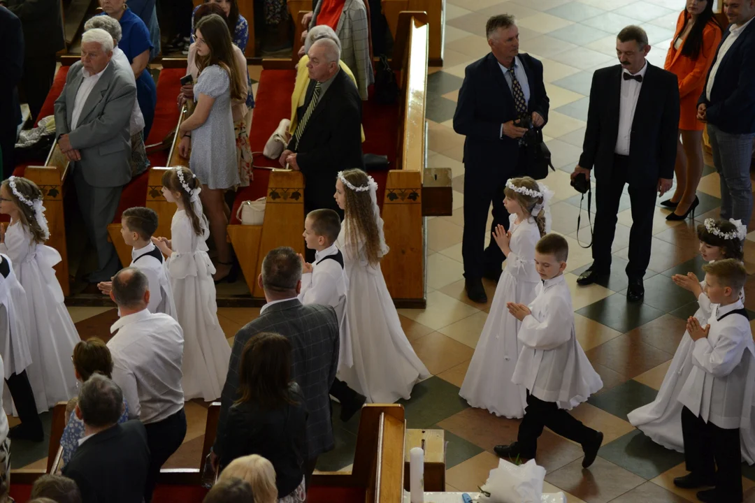 Pierwsza Komunia Święta dzieci ze Szkoły Podstawowej numer 10 w Tarnobrzegu. Parafia Matki Bożej Nieustającej Pomocy