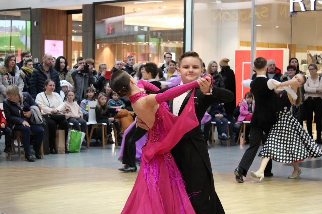 Występ tancerzy Centrum Tańca Gala podczas grania WOŚP