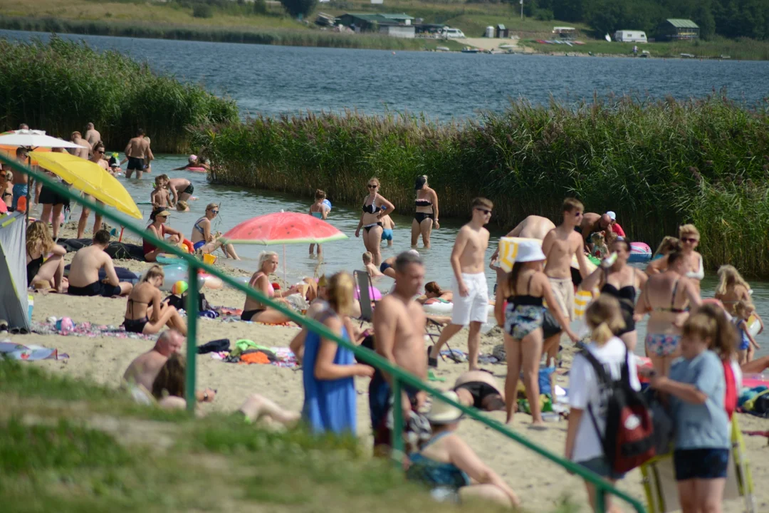 Tłumy nad Jeziorem Tarnobrzeskim - zobacz zdjęcia z sobotniego plażowania