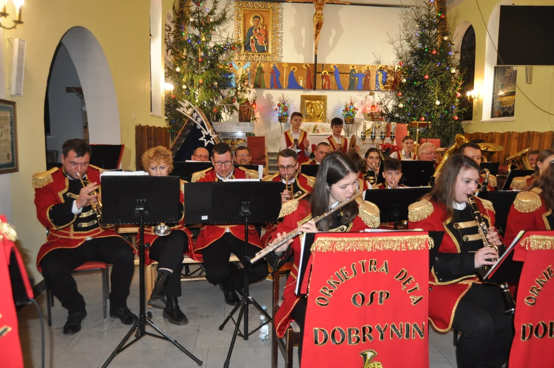 Koncert kolęd Orkiestry Dętej Dobrynin w kościele w Dobryninie