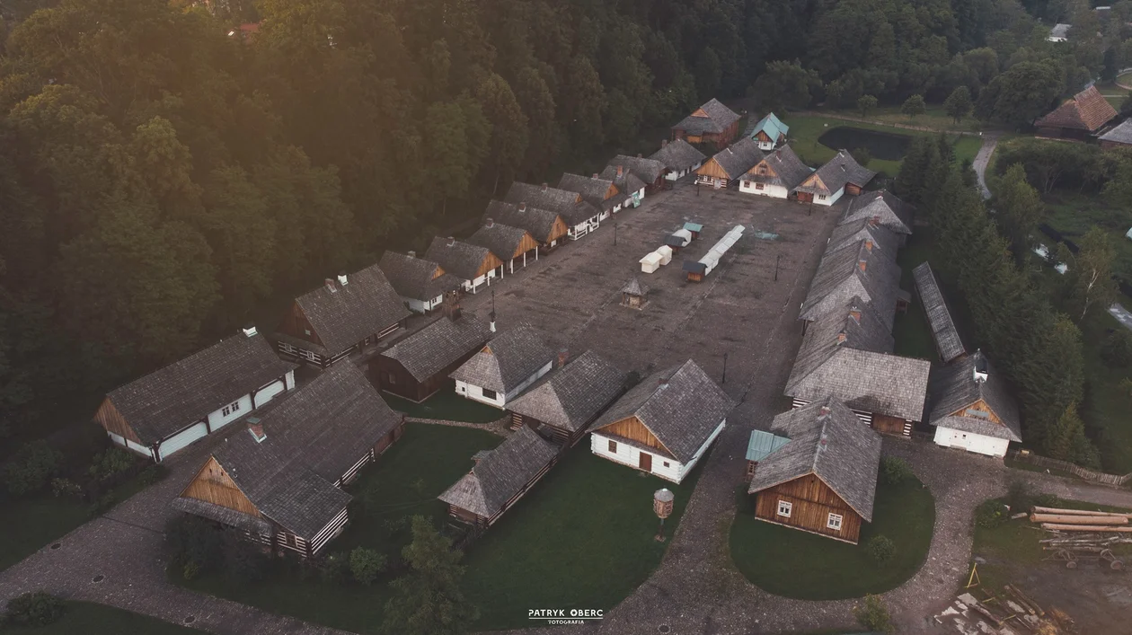 Sanocki skansen wiosną jest wyjątkowo piękny