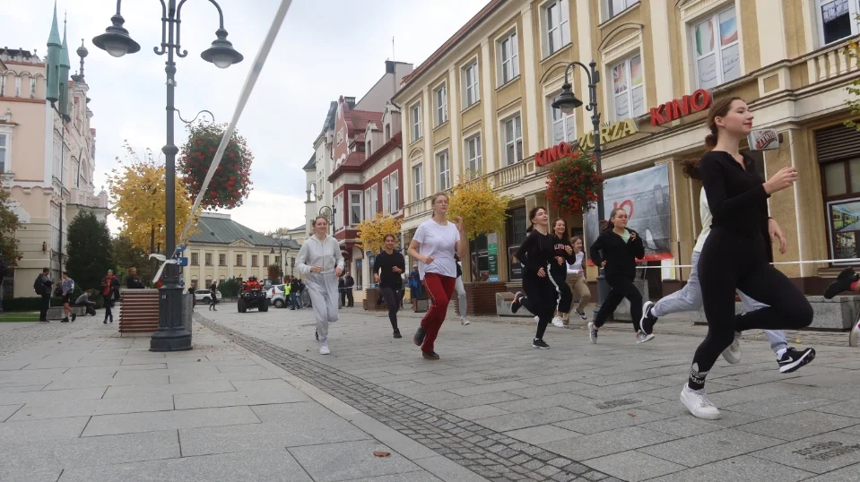 Biegi młodzieżowe 2022 w Rzeszowie. Mnóstwo uczestników [ZDJĘCIA, WIDEO]