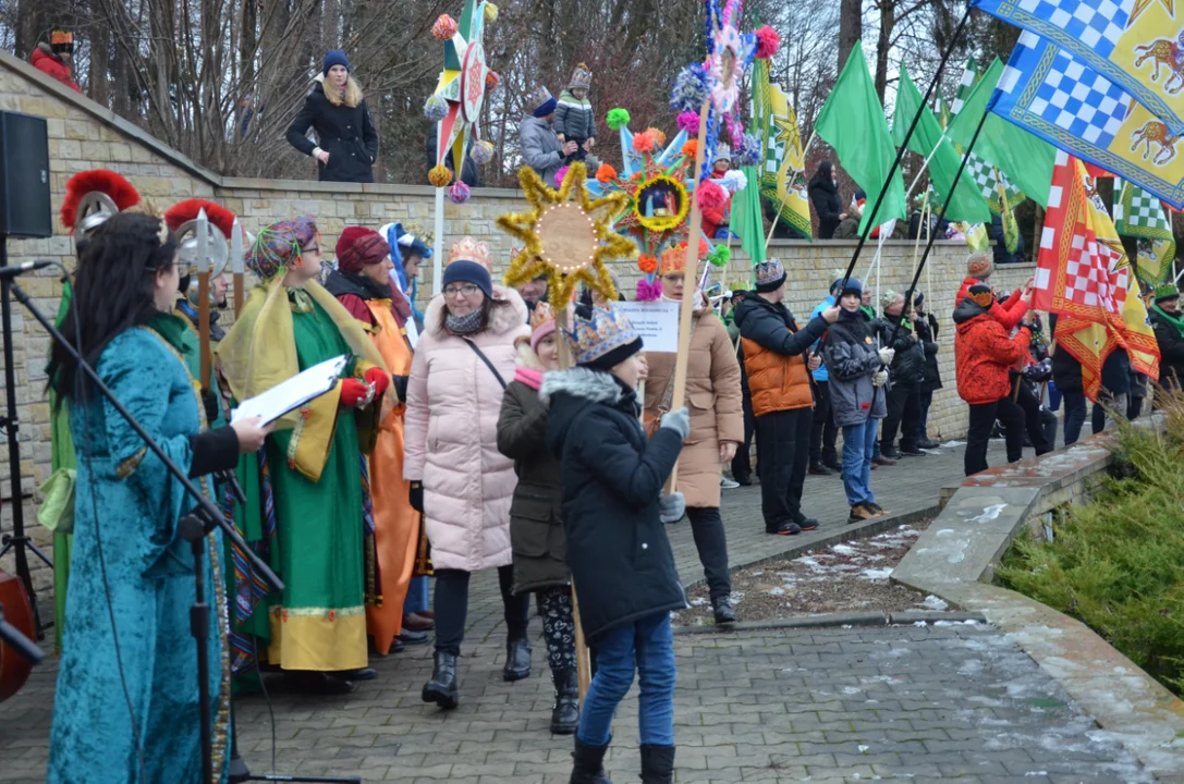 Gwiazdy kolędnicze na Orszaku w Sanoku